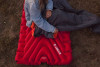 Надувной коврик Insulated Static V Luxe, красный, арт. 14668.50 фото 6 — Бизнес Презент