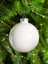 Елочный шар Finery Gloss, 10 см, глянцевый белый, арт. 17664.60 фото 6 — Бизнес Презент